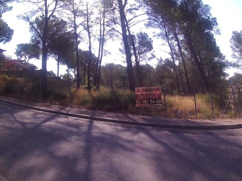 SOLAR CANTONER A LA ZONA DE SANT MUÇ