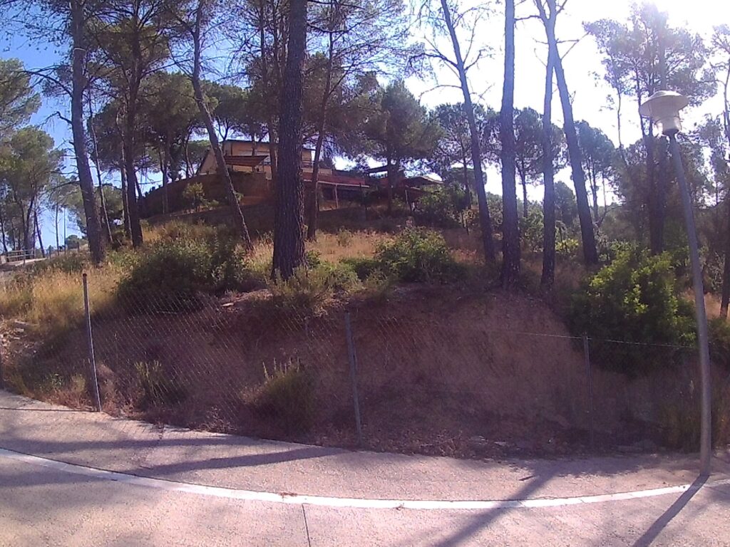 SOLAR CANTONER A LA ZONA DE SANT MUÇ