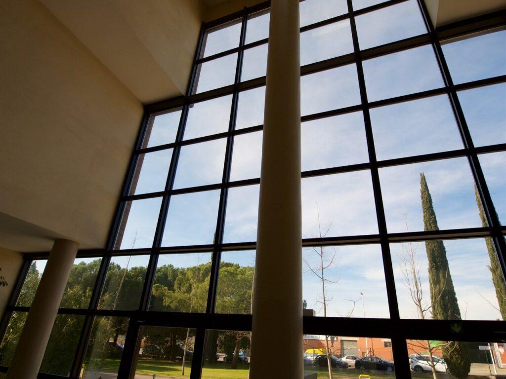 RUBI: Can Rosés. Oficina de 290m2 amb 4