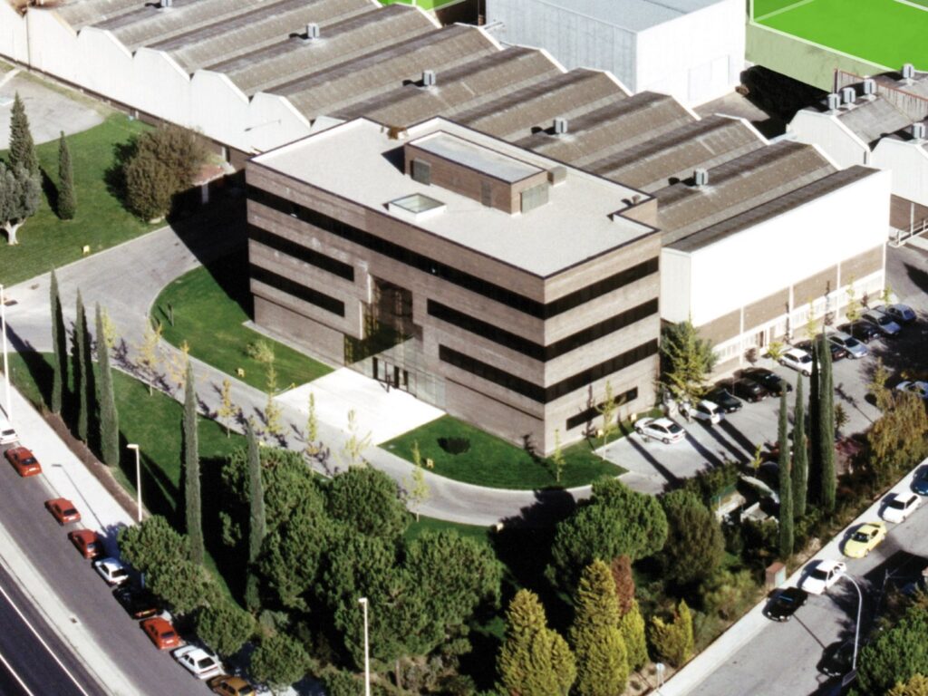 RUBI: Can Rosés. Oficina de 290m2 amb 4