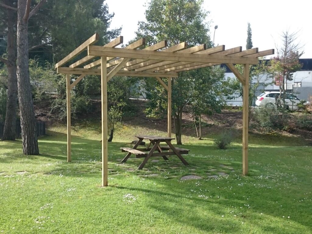 RUBI: Can Rosés. Oficina de 290m2 amb 4