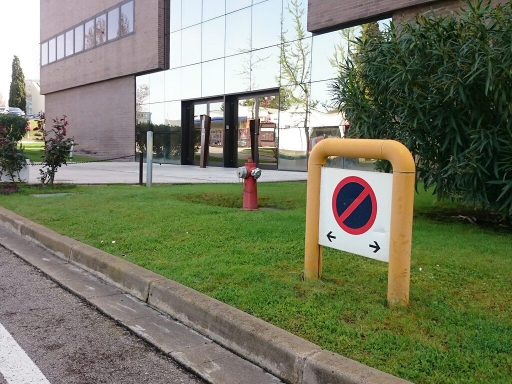 RUBI: Can Rosés. Oficina de 290m2 amb 4