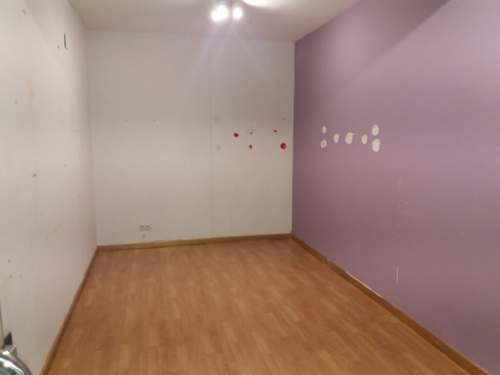 RUBI: Centro. Local de 15m2 situado en las