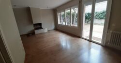 SANT CUGAT: Casa adosada esquinera situada cerca FFCC.