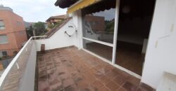 SANT CUGAT: Casa adosada esquinera situada cerca FFCC.