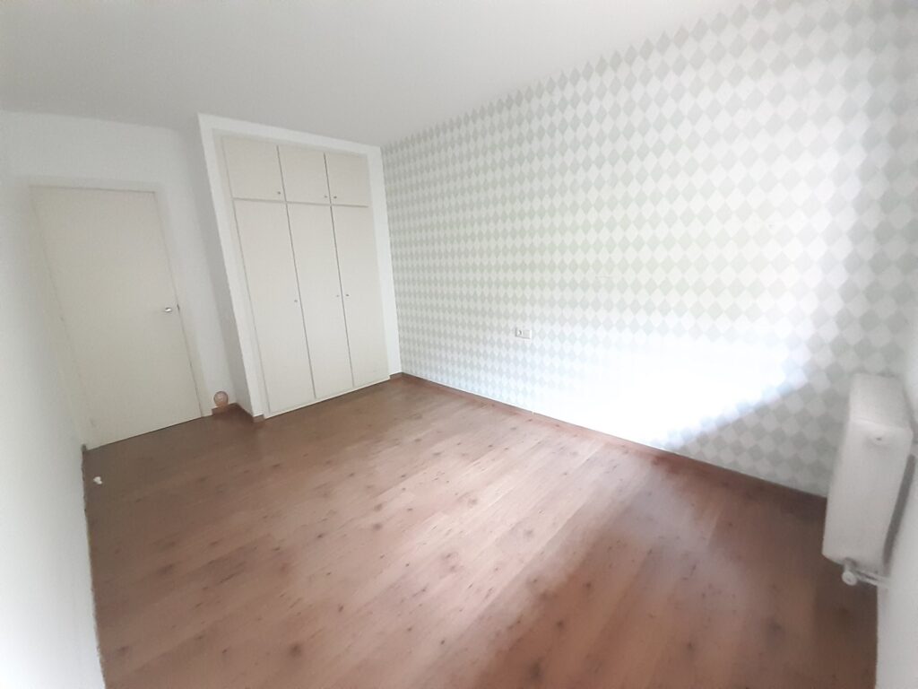 SANT CUGAT: Casa adosada esquinera situada cerca FFCC.