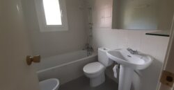 SANT CUGAT: Casa adosada esquinera situada cerca FFCC.