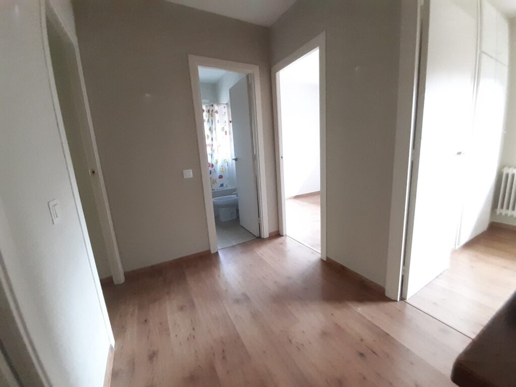 SANT CUGAT: Casa adosada esquinera situada cerca FFCC.