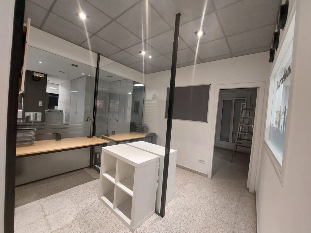 Oficina tipo Box de lloguer al Centre de