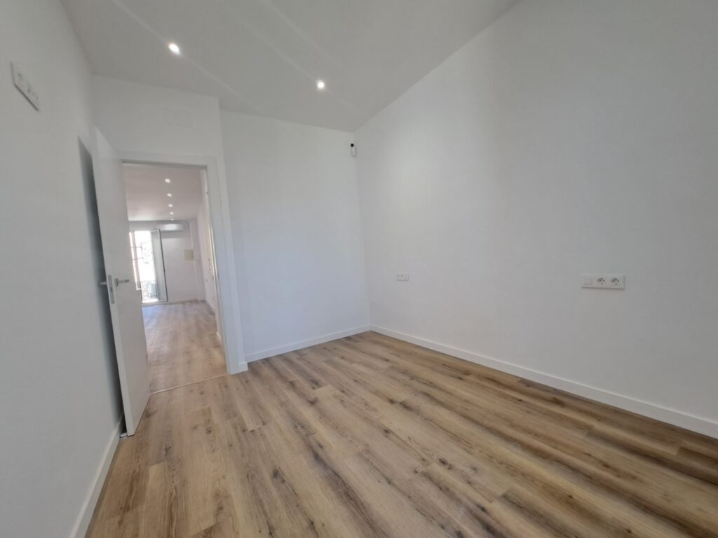 Pis totalment reformat amb àmplia terrassa!