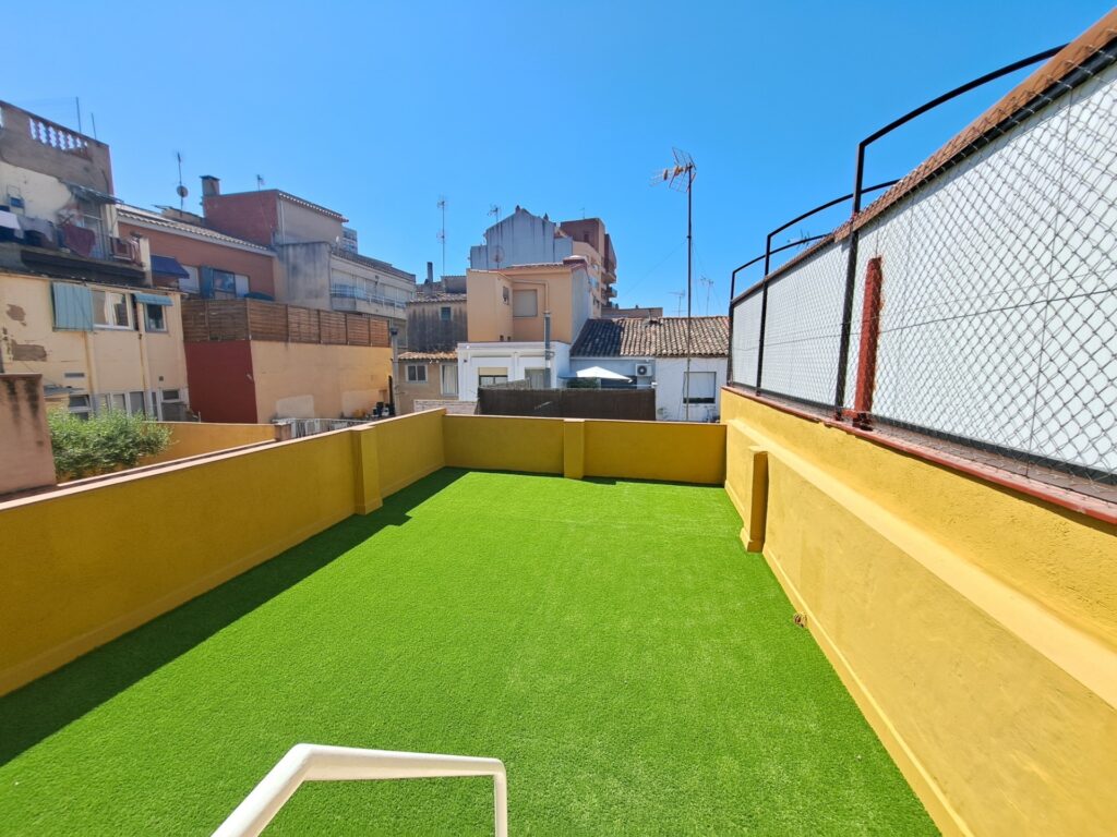 Pis totalment reformat amb àmplia terrassa!