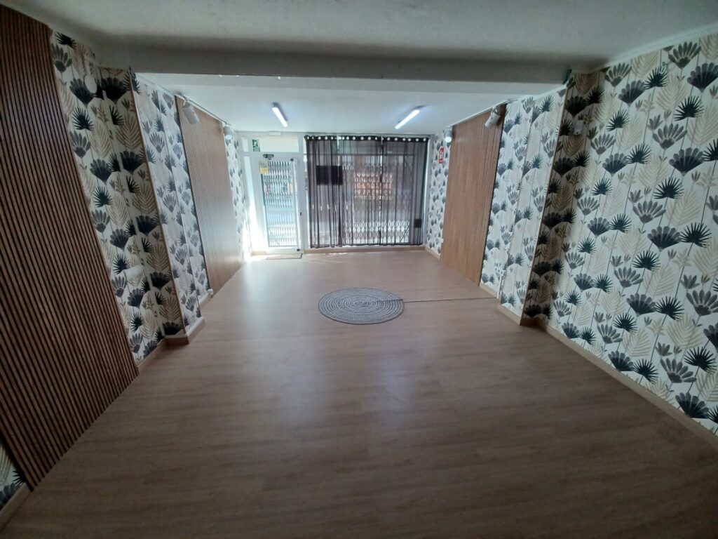 ¡Local de lloguer a la zona Les Torres, ideal per al teu negoci. Sup. 37 m2!