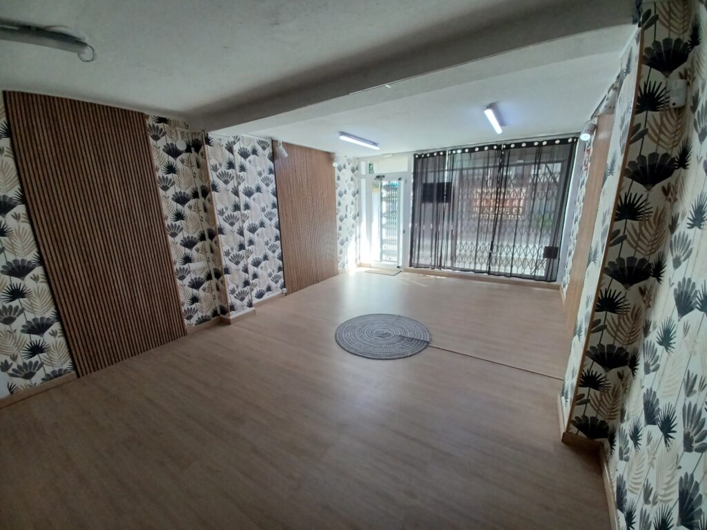 ¡Local de lloguer a la zona Les Torres, ideal per al teu negoci. Sup. 37 m2!