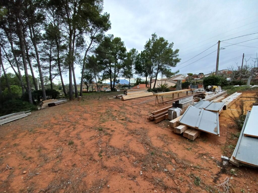 ¡Terreny edificable de 1.158 m2 en venda a Castellbisbal, ideal per al teu projecte!