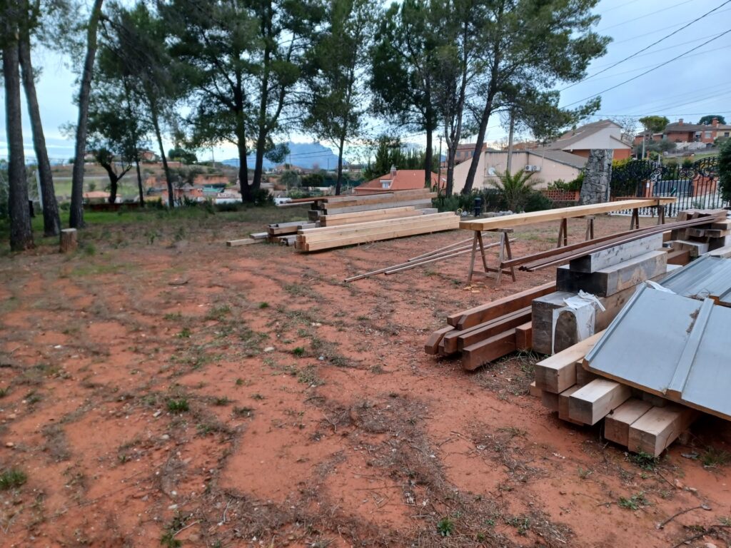 ¡Terreny edificable de 1.158 m2 en venda a Castellbisbal, ideal per al teu projecte!