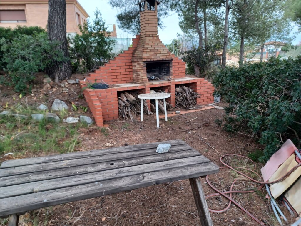 ¡Terreny edificable de 1.158 m2 en venda a Castellbisbal, ideal per al teu projecte!