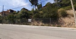 ¡SOLAR EN RUBÍ! Se encuentra disponible conjunto de dos parcelas en la tranquila urbanización de Can Mir. Una superficie de 966 m², fachada de 48 m2. es edificable, lo que brinda la posibilidad de diseñar la casa de tus sueños en un entorno apacible.