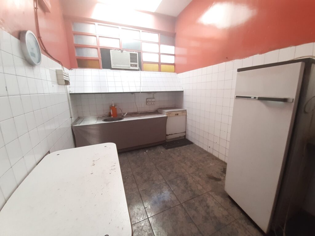 RUBI: Nau situada a zona Castell. Sup. 2016m2,