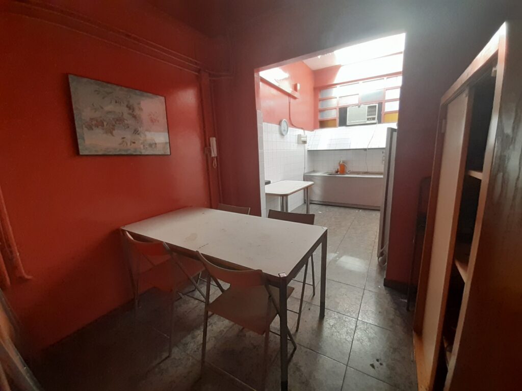 RUBI: Nau situada a zona Castell. Sup. 2016m2,