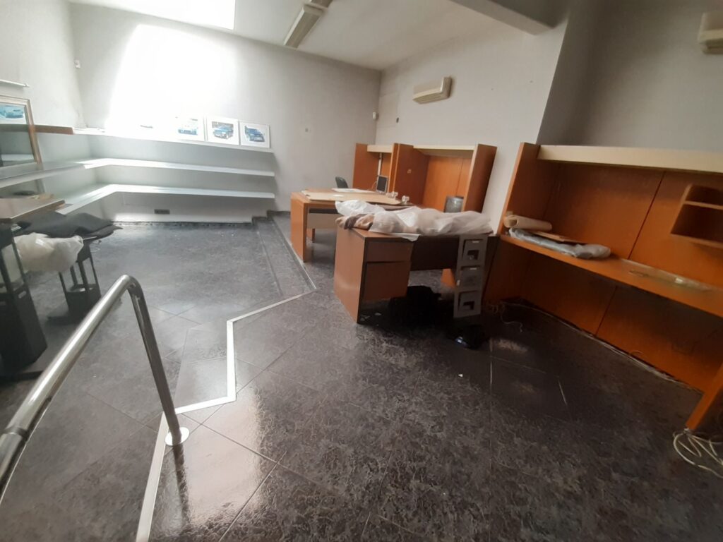 RUBI: Nau situada a zona Castell. Sup. 2016m2,