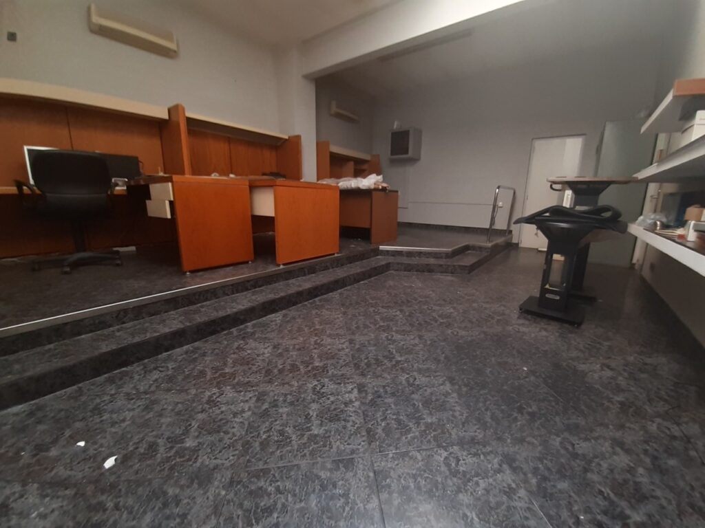 RUBI: Nau situada a zona Castell. Sup. 2016m2,