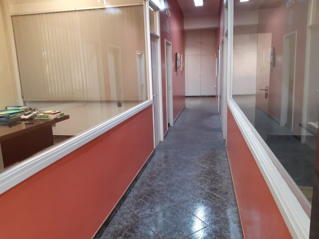 RUBI: Nau situada a zona Castell. Sup. 2016m2,