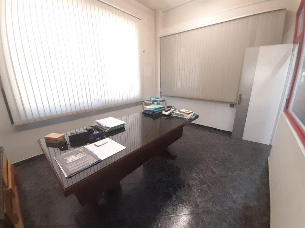 RUBI: Nau situada a zona Castell. Sup. 2016m2,