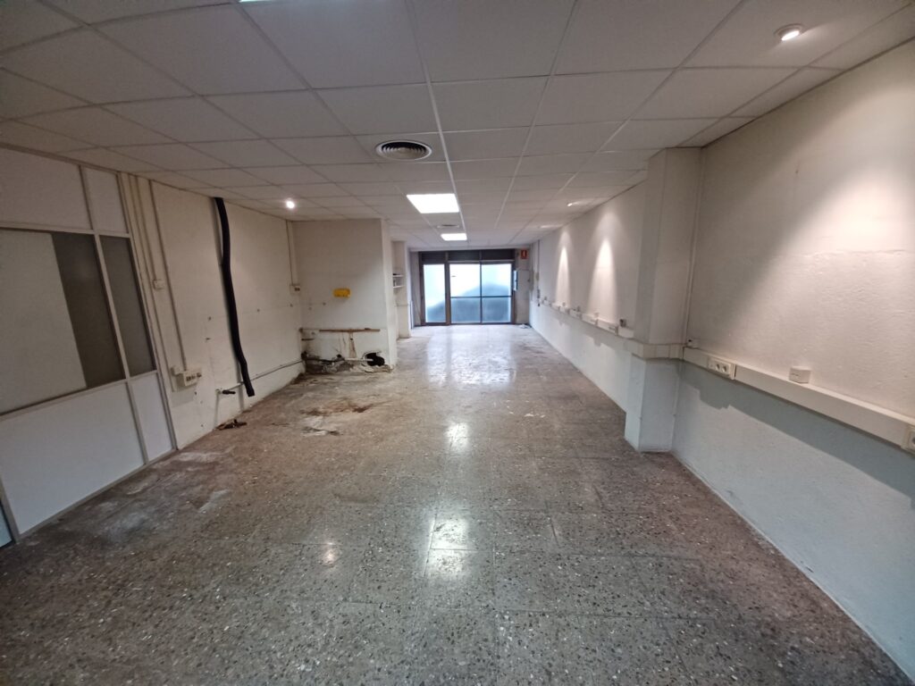 Local de lloguer de 184m2 situat a zona Serreta