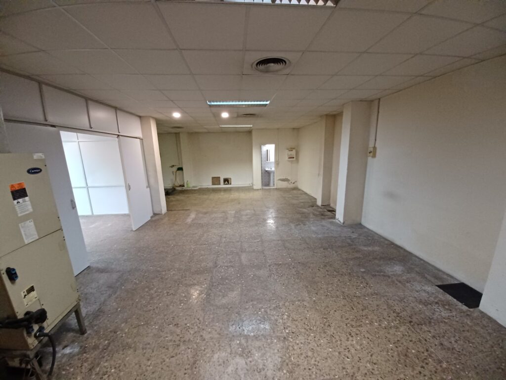 Local de lloguer de 184m2 situat a zona Serreta
