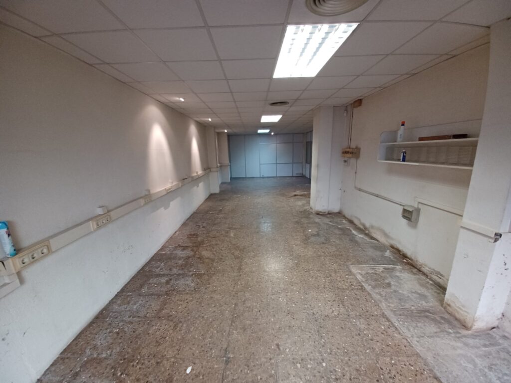 Local de lloguer de 184m2 situat a zona Serreta