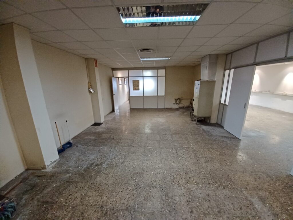 Local de lloguer de 184m2 situat a zona Serreta