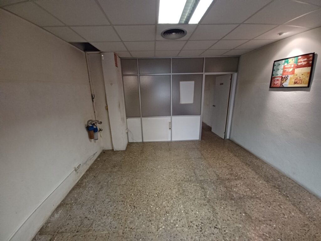 Local de lloguer de 184m2 situat a zona Serreta