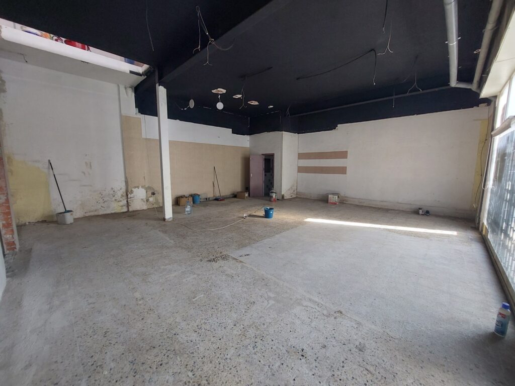 ¡Alquiler de local en el centro de Rubí!