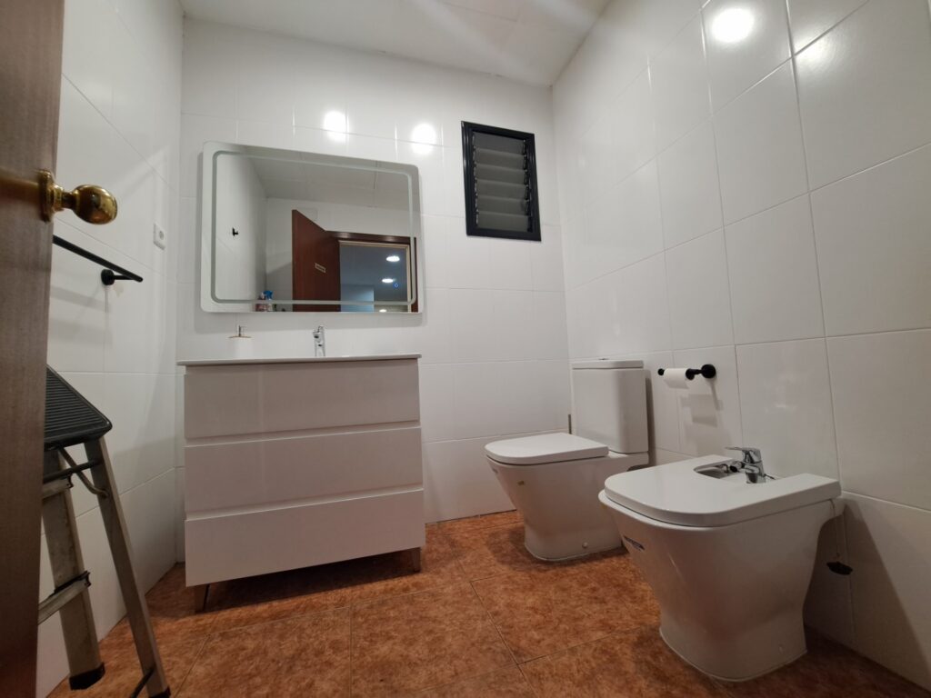 Nave situada en Cova Solera. Sup. 407m2.