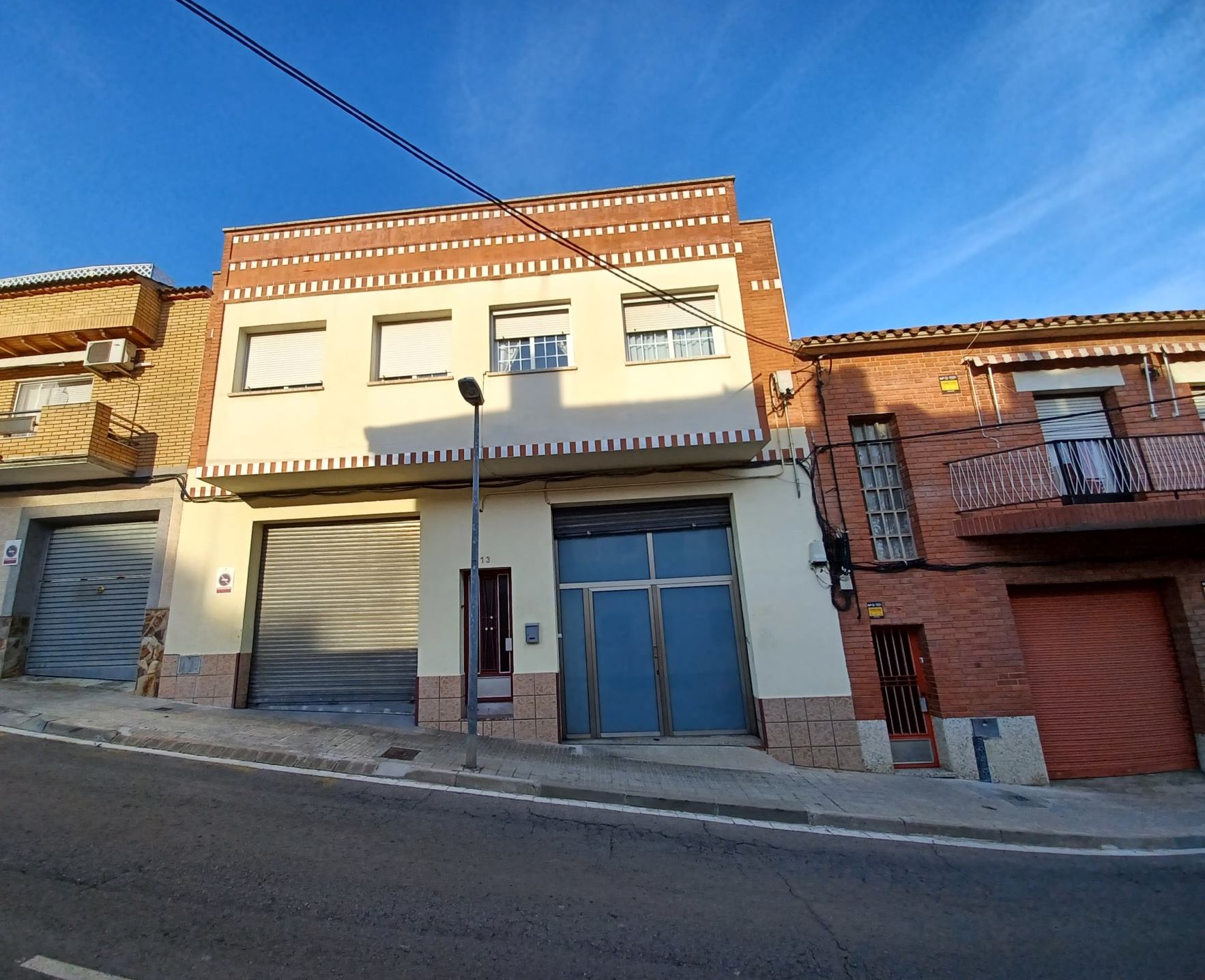 ¡Local de lloguer a Rubí, 160 m2 en planta baixa, ideal per al teu negoci!