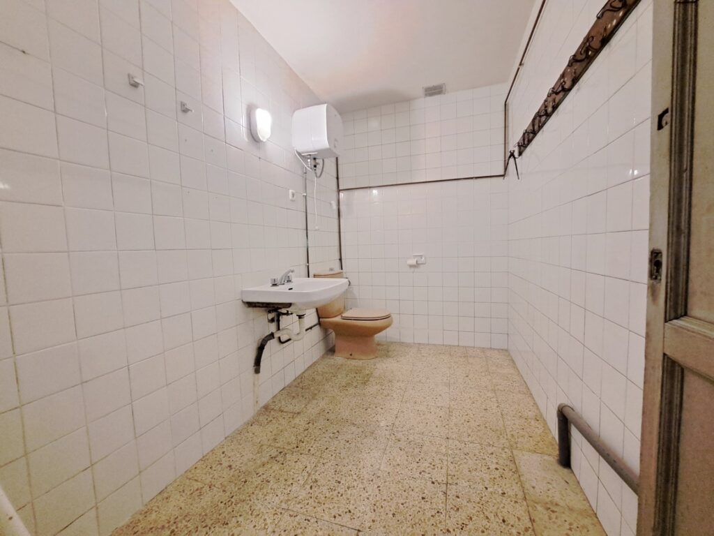 ¡Local de lloguer a Rubí, 160 m2 en planta baixa, ideal per al teu negoci!