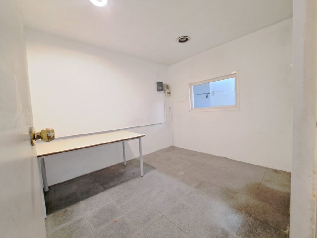 ¡Local de lloguer a Rubí, 160 m2 en planta baixa, ideal per al teu negoci!