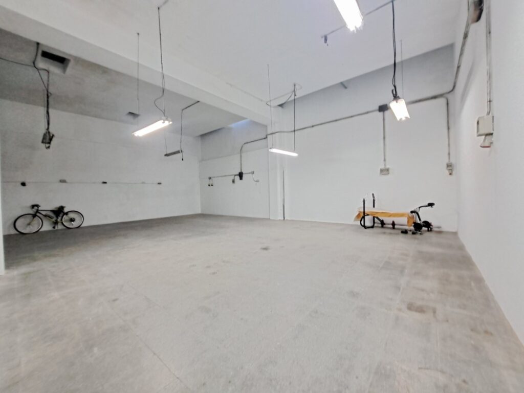 ¡Local de lloguer a Rubí, 160 m2 en planta baixa, ideal per al teu negoci!