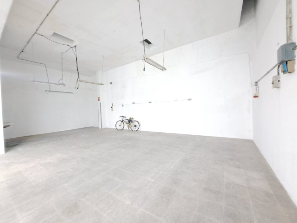 ¡Local de lloguer a Rubí, 160 m2 en planta baixa, ideal per al teu negoci!