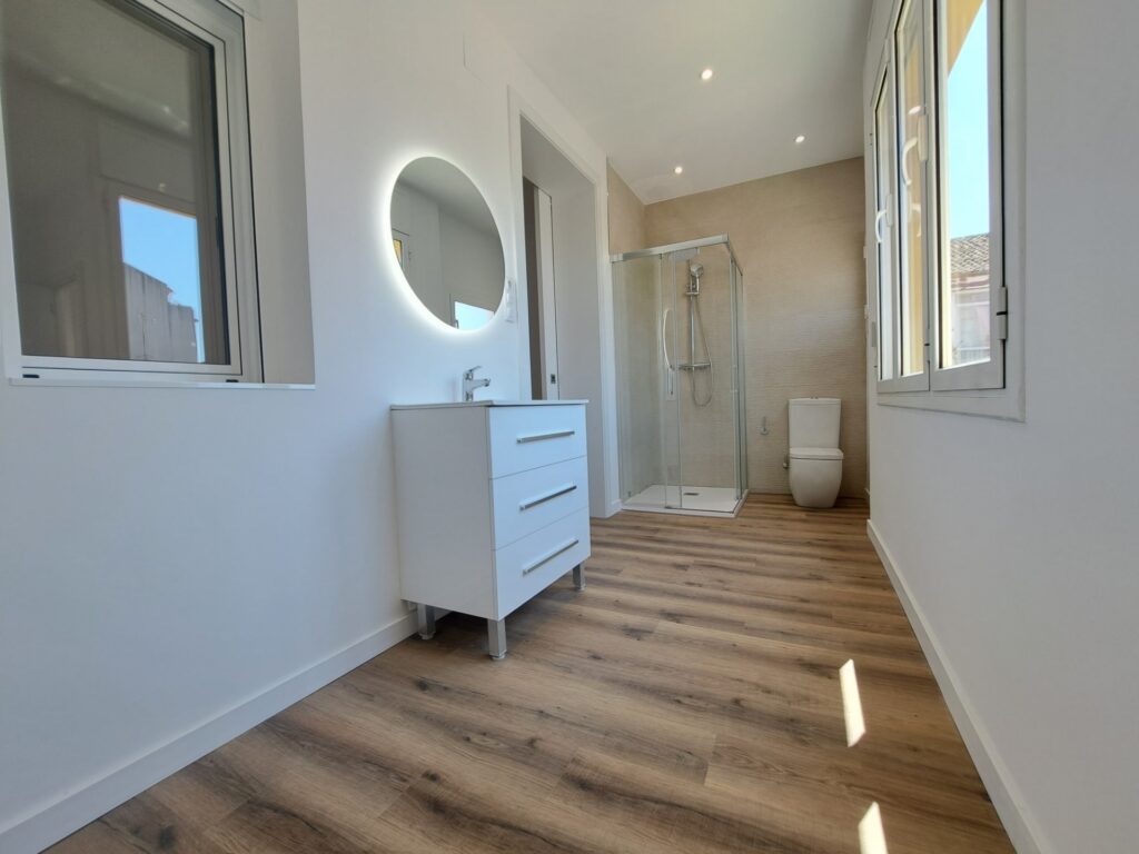 ¡Piso centrico de 2 hab. en venta totalmente reformado con trastero!