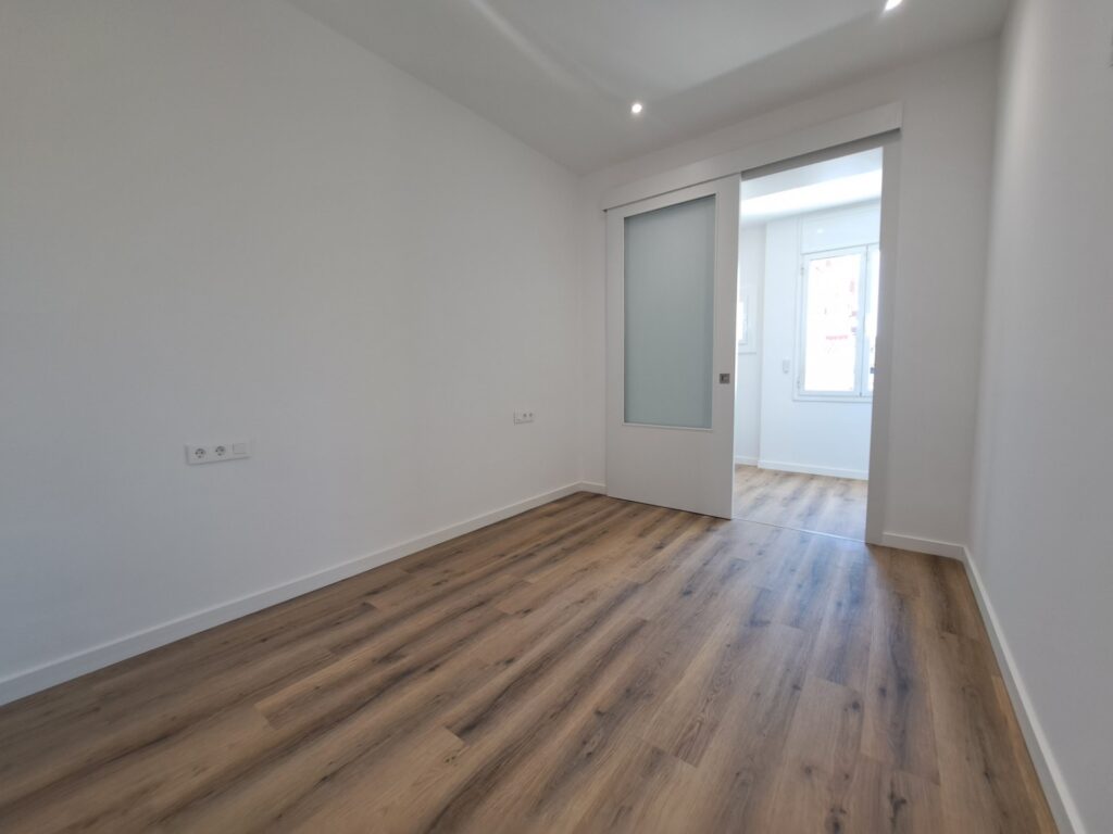 ¡Piso centrico de 2 hab. en venta totalmente reformado con trastero!