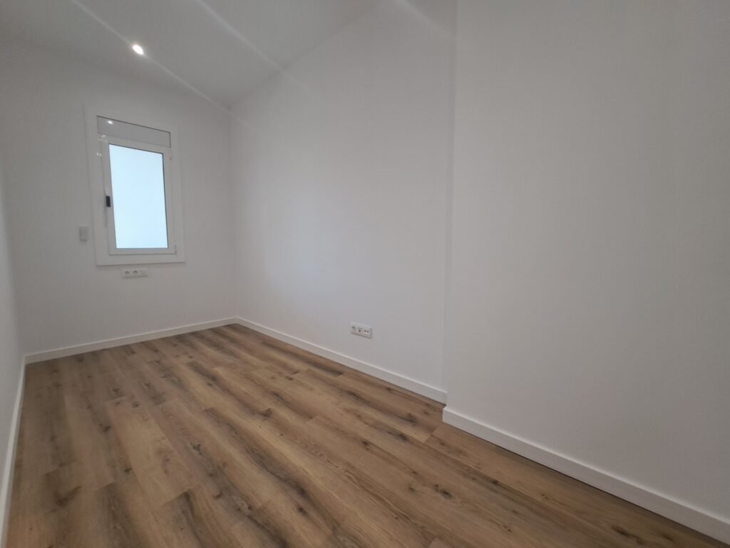 ¡Piso centrico de 2 hab. en venta totalmente reformado con trastero!