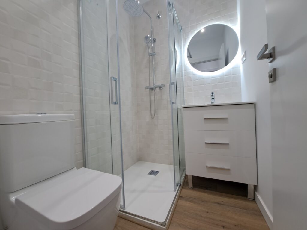 ¡Piso centrico de 2 hab. en venta totalmente reformado con trastero!