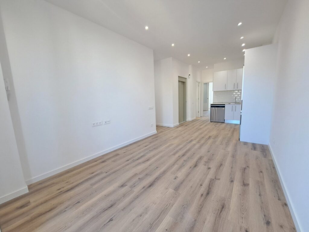 ¡Piso centrico de 2 hab. en venta totalmente reformado con trastero!