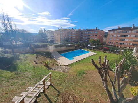 Dúplex a Ca n´ Alzamora amb terrassa, piscina comunitària, pàrquing i traster!