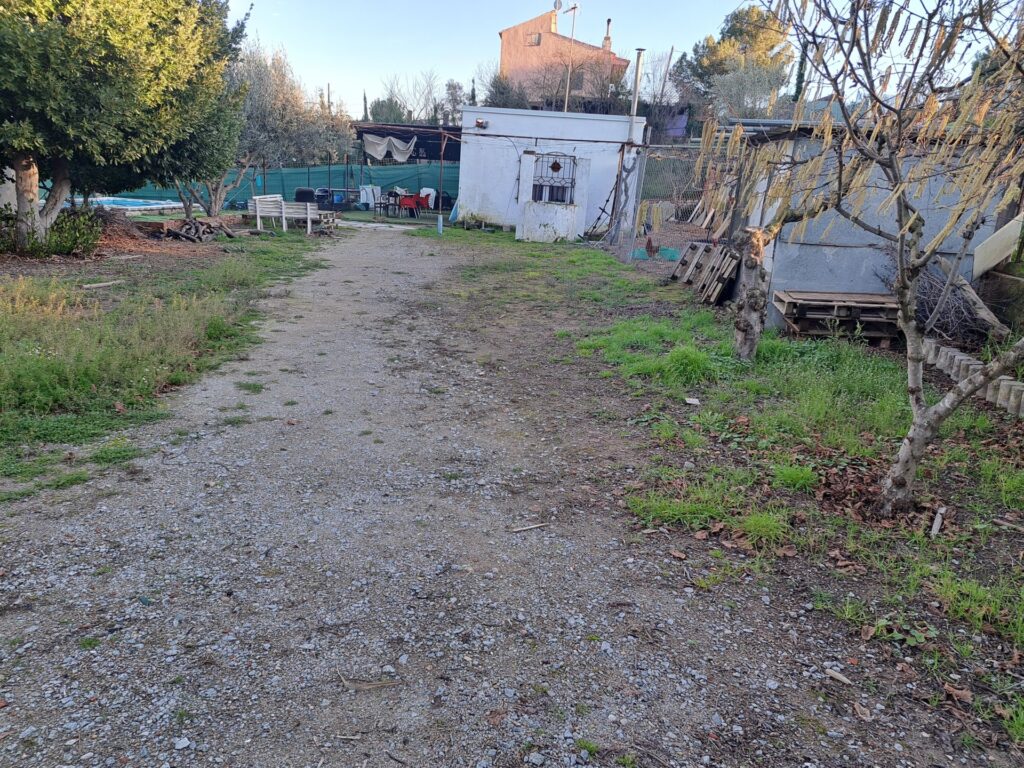 ¡Terreny urbanitzable en venda a Rubí, 1.800 m² per construir el teu projecte ideal!