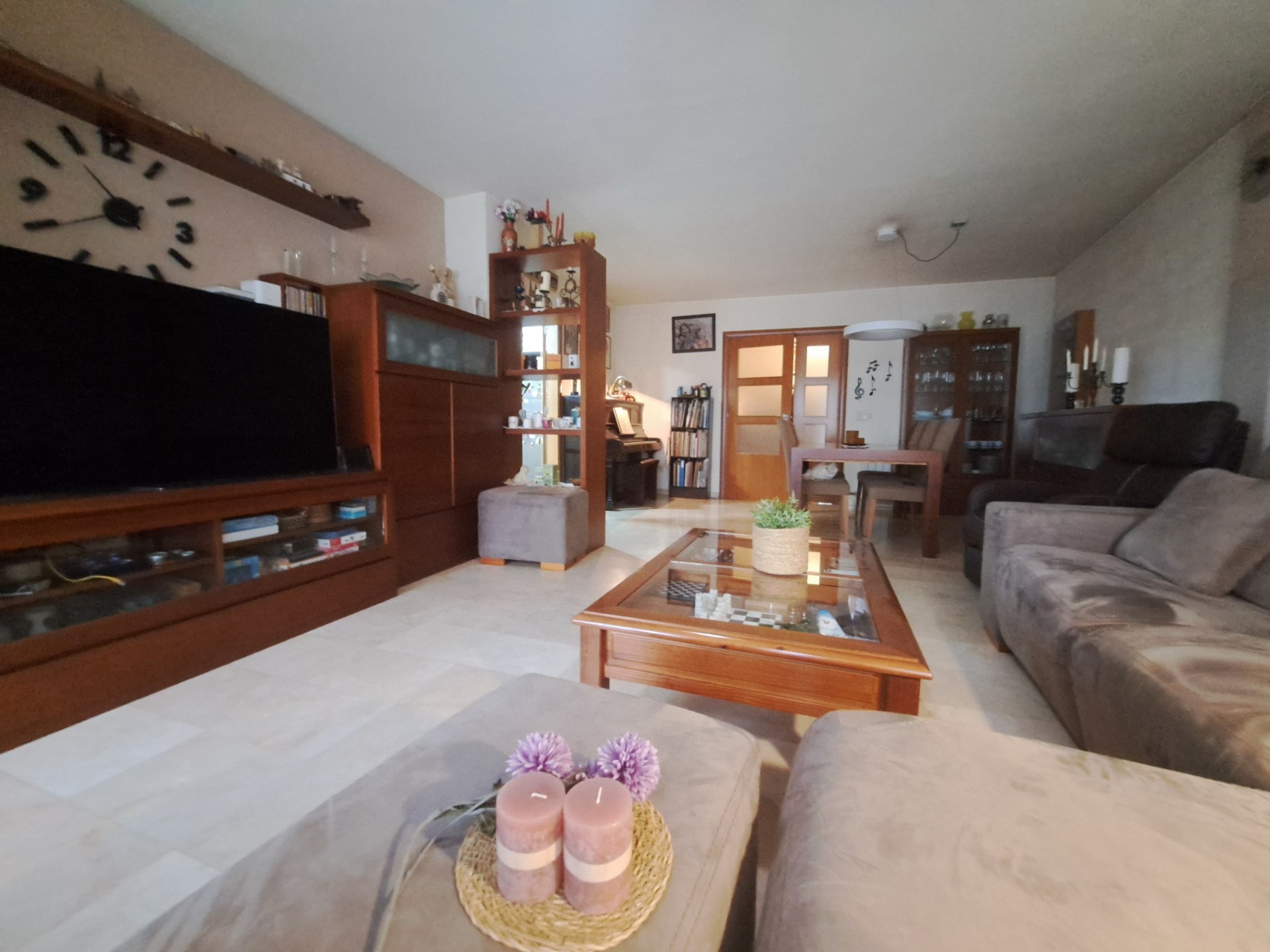 ¡Amplio piso de 4 habitaciones en venta en Rubí, zona Mutua, ideal para tu familia!