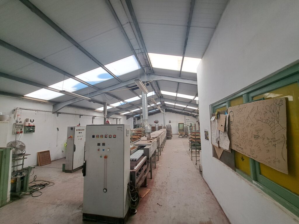 Nau de lloguer de 500m2 en 2 plantes a Can Jardí.