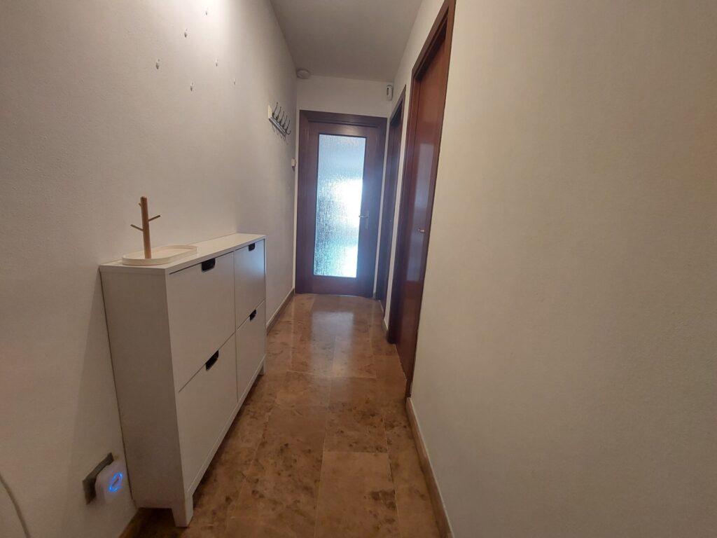 ¡Dúplex en venta en Rubí, zona Ca n´ Oriol/Can Roses de 81m2, terraza y parking, ideal para tu familia!