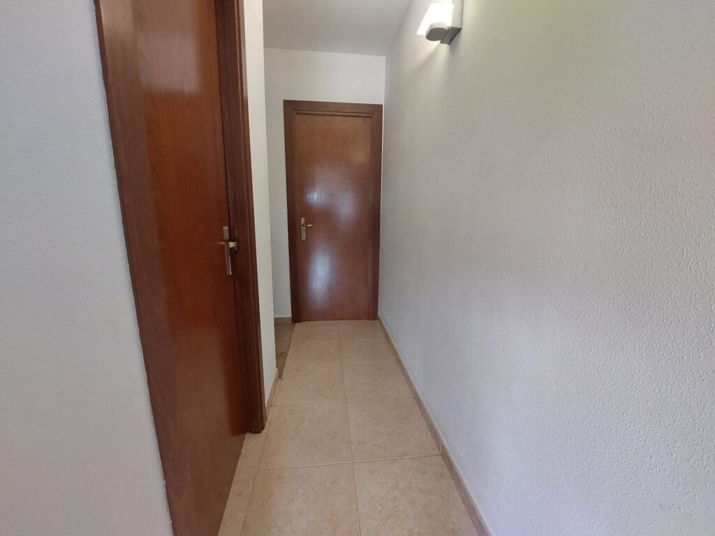 ¡Dúplex en venta en Rubí, zona Ca n´ Oriol/Can Roses de 81m2, terraza y parking, ideal para tu familia!